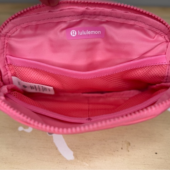 NWT Lululemon Everywhere Belt Bag 1L Salmon Pink - Picture 5 of 9